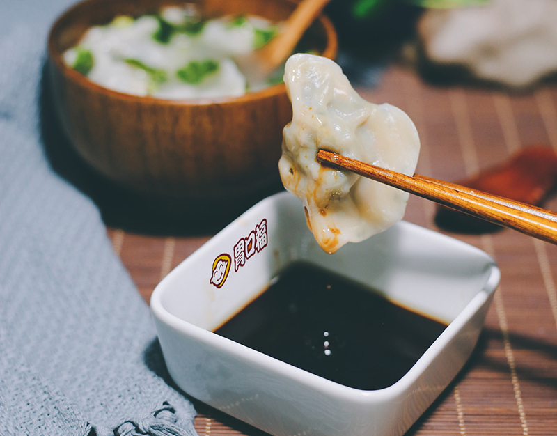 中秋佳節(jié)，月圓之夜，與家人歡聚，吃團圓餃子！